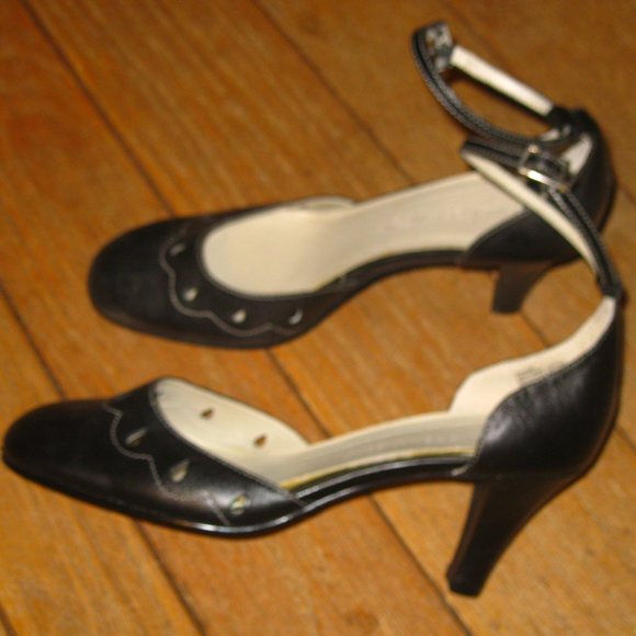 New Black High Heels - Picture 2 of 5